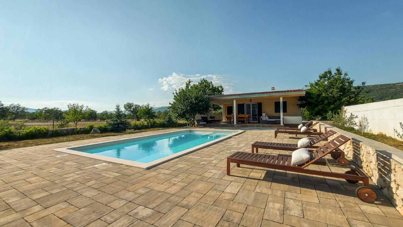 Villa Legacy Krusvar Exterior photo