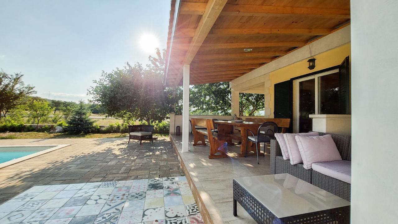 Villa Legacy Krusvar Exterior photo