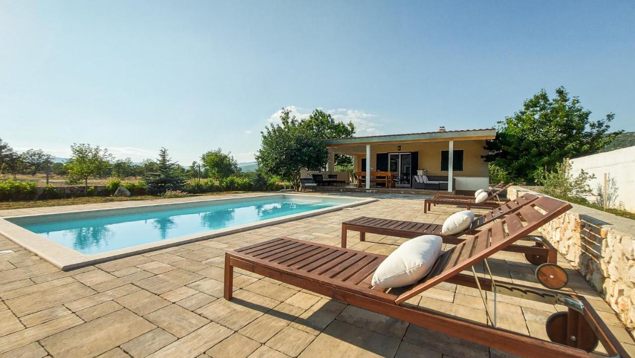 Villa Legacy Krusvar Exterior photo
